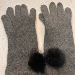 Cashmere Gray Gloves with Pom Pom